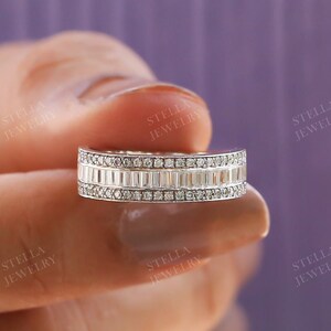 14K Solid Gold Runde und Baguette Breite halbe Eternity Band / Farbloser Moissanit Baguette Ring / Ehering / Jubiläumsband
