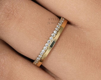 Anillo de bodas pavé de un solo lado para mujer, banda de diamantes de laboratorio de media eternidad de 3 mm, anillo apilable liso, anillo pavé de oro de 14 quilates, anillo de diamantes finos, banda plana