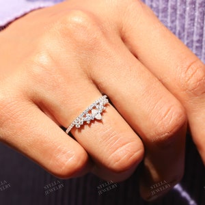 14K ゴールド プリンセス ティアラ クラウン リング / マーキス & ラウンド モアッサナイト ウェディング バンド / 14K ソリッド ゴールド クラウン リング / クラウン ウェディング リング / クイーン リング