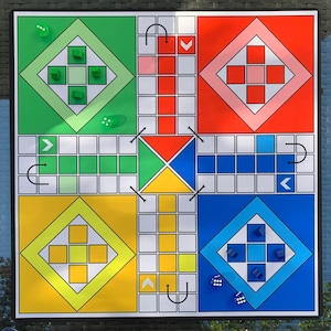 Ludo (Parcheesi/ Pachisi) en Snakes & Ladders - Neoprene Roll Mat met Custom Dice en Wood Meeples
