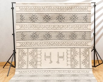 The Indoor Store - Hand Woven Wool Area Rug, Textured Grey & Off-White, Traditional