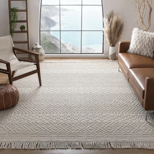 The Indoor Store Hand Woven Wool Area Rug, Geometric Dhurrie, Ivory / Off White image 2