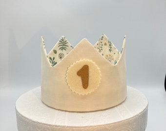Birthday crown beige with numbers and scattered flowers
