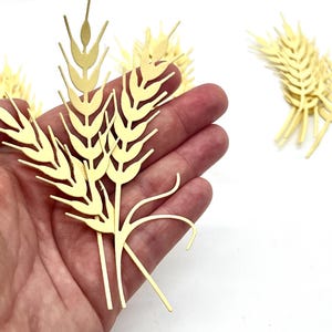 SPIGHE DI GRANO con fiocco,set di 30 spighe e 10 fiocchi ,fustellati in cartoncino per la creazione di bomboniere, biglietti e artigianato