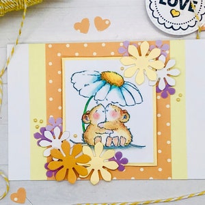 È PRIMAVERA, biglietto di auguri fatto a mano e colorato a mano con acquerelli con dolcissimi topolini, margherite e fiori adatto a tutti