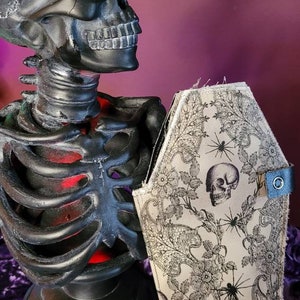 Colección de ataúdes Billetera de tela angustiada Lacey Gracie billetera de ataúd billetera gótica billetera gótica billetera espeluznante billetera de halloween