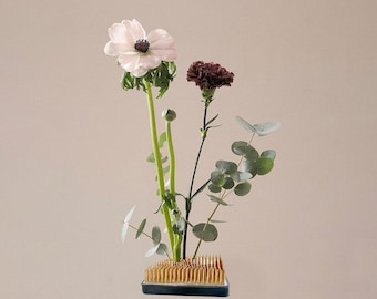 Collection florale ikebana en laiton japonais vintage : composition florale en feuille d'amandier