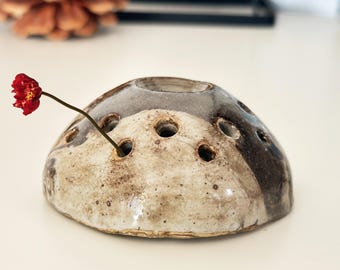 Brown Handmade Ceramic Ikebana Frog Pins for Beautiful Floral Displays;Create Stunning Floral Arrangements with Ceramic Frog Pin Holders;Set