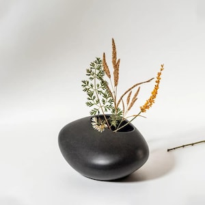 Handmade Japanese Vase-Black&Gray Ceramic Flower Vase,Wabi-Sabi Hydroponic Planter,Minimalist Zen Home Décor,Pottery Gift for Flower Lovers