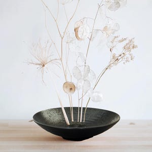 Handmade Wabi-Sabi Ikebana Vase-Japanese Style Three-Legged Ceramic Bowl for Wedding Centerpieces,Home Decor,Minimalist Floral Arrangements