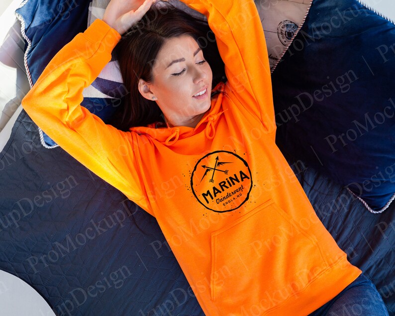 Download Mockup Gildan 18500 Sicherheit Orange Sweatshirt Mockup ...