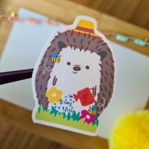 Sticker mignon hérisson de jardinage | Sticker mignon jardinier | autocollant de journal | Papeterie mignonne | autocollant découpé | Sticker Hérisson