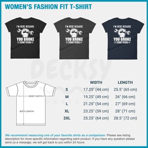 Puede incluir: Una tabla de tallas para una camiseta de mujer con el texto "I'm here because you broke something" impreso en la camiseta. La tabla muestra el ancho y la longitud de la camiseta en pulgadas y cent&iacute;metros para las tallas S, M, L, XL y 2XL.