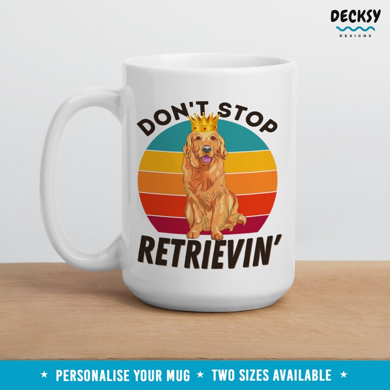 K&ouml;nnte beinhalten: Wei&szlig;e Keramiktasse mit einem Golden Retriever, der eine Krone vor einem Retro-Sonnenuntergang-Motiv tr&auml;gt. Der Text "Don't Stop Retrievin'" ist auf die Tasse gedruckt.