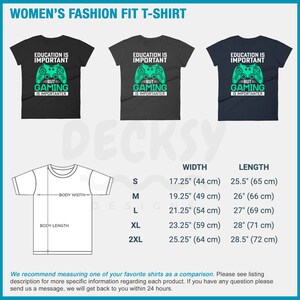 K&ouml;nnte beinhalten: Eine Gr&ouml;&szlig;entabelle f&uuml;r Damen-T-Shirts mit dem Text "Education is important but gaming is importanter" auf drei T-Shirts in verschiedenen Farben. Die Tabelle zeigt die Breite und L&auml;nge in Zoll und Zentimetern f&uuml;r die Gr&ouml;&szlig;en S, M, L, XL und 2XL.