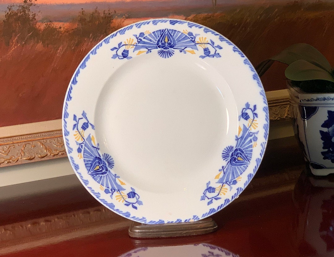 Antique Villeroy and Boch Dinner Plate 952 Wallerfangen Mercury Backstamp Made in Germany Blue