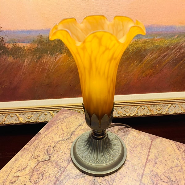 Tiffany Style Pond Lily Accent Lamp Vintage Amber Fluted Hand Blown Art Glass Lily Flower Shade Romantic Boudoir Night Light