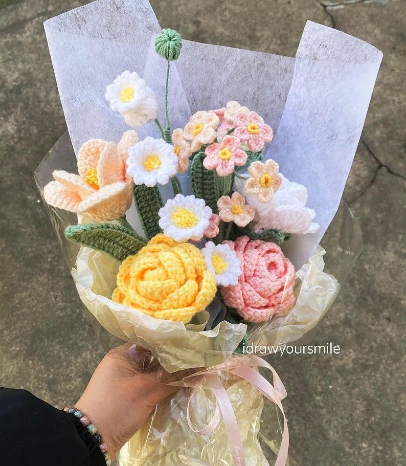 Pink Crochet bouquet patterns bundle with detailed yarn flowers, including roses, tulips, and sunflowers, perfect for DIY crochet bouquets, decorative crafts, and handmade gifts.