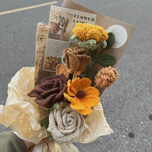 Schema per bouquet di fiori all&#39;uncinetto: rose, cosmo, pigna (download PDF)