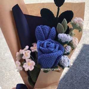Handmade crochet flower patterns bundle with lifelike yarn bouquets, featuring crochet roses, tulips, and sunflowers for DIY crafts, decorative arrangements, and gift-making.