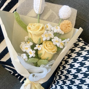Crochet flower bouquet pattern bundle featuring realistic handmade yarn flowers, including crochet roses, tulips, and sunflowers, perfect for DIY floral arrangements, home decor, gifts, and craft projects.