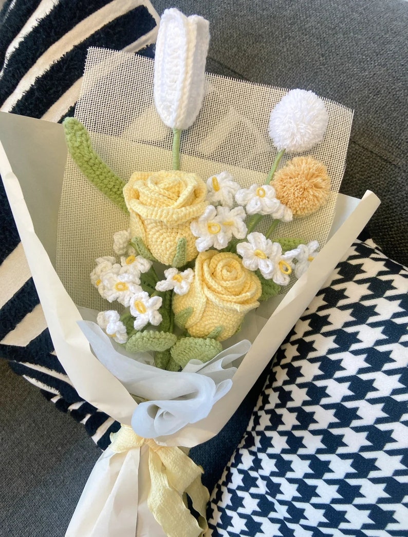 Crochet flower bouquet pattern bundle featuring realistic handmade yarn flowers, including crochet roses, tulips, and sunflowers, perfect for DIY floral arrangements, home decor, gifts, and craft projects.