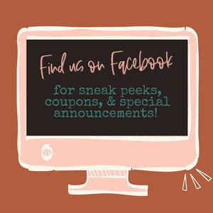 K&ouml;nnte beinhalten: Ein rosa Computermonitor mit einem schwarzen Bildschirm, auf dem der Text "Find us on Facebook for sneak peeks, coupons, & special announcements!" angezeigt wird.