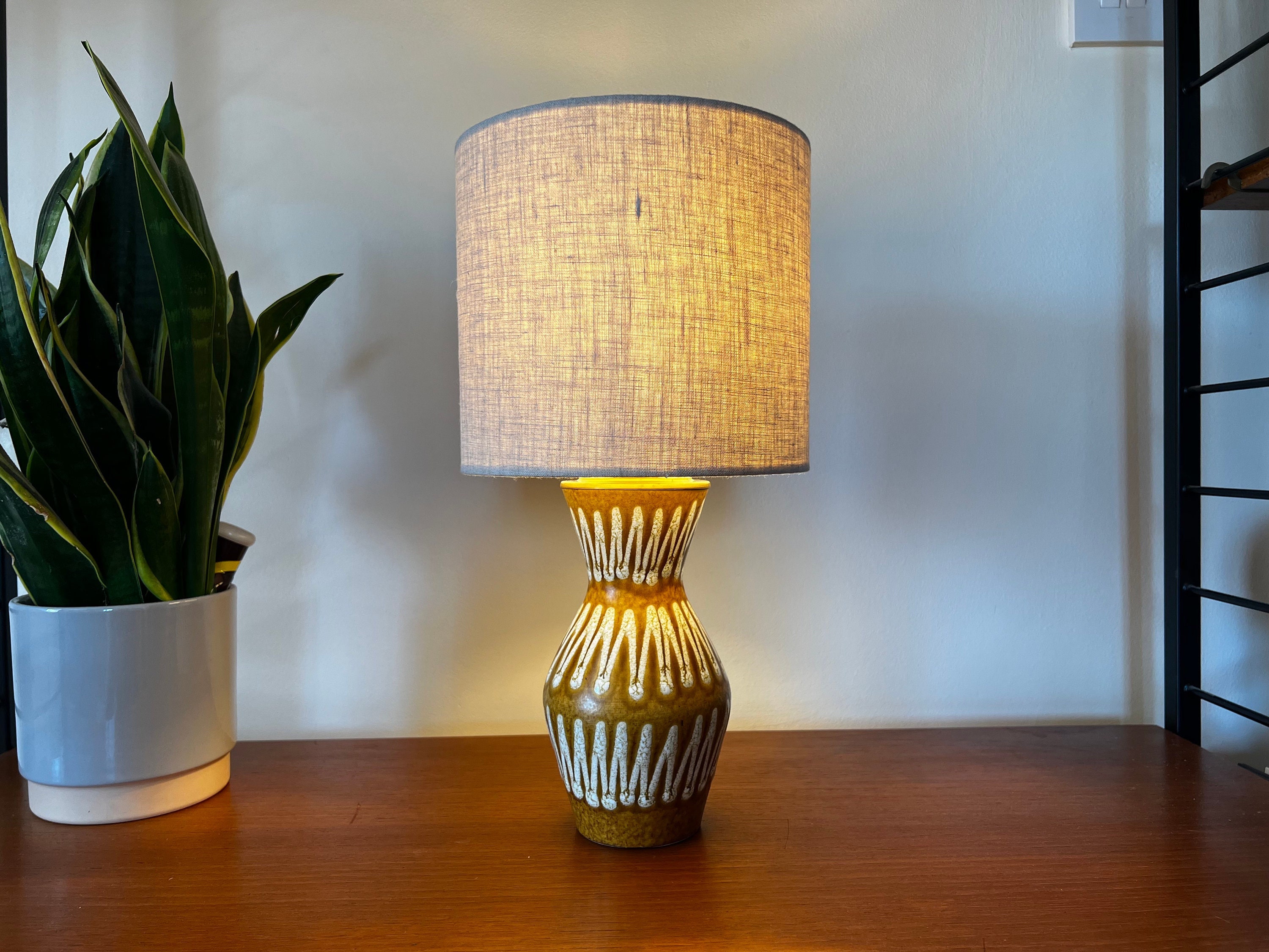 Table 2024 lamp vase