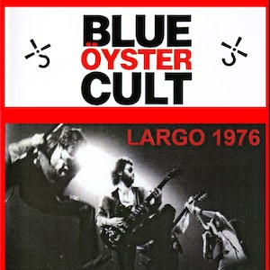 Puede incluir: Fotografía en blanco y negro de una banda de rock actuando en un escenario. La banda se llama "Blue Oyster Cult" y la foto fue tomada en Largo en 1976.