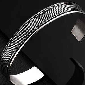 Sterlingzilveren manchetarmband heren verstelbare 925 zilveren armband minimalistische brede strook armband gegraveerde sieraden cadeau voor hem huwelijkscadeau