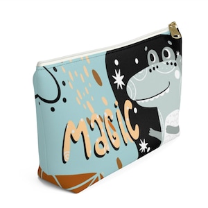 Lucky Croco – Pochette cool cartoon | Mignon sac à main de transport | Étui à crayons pour enfants | Collection LES GARS CHANCEUX | Pochette Crocodile Dessin Animé | Cadeau pour les enfants