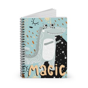 Lucky Croco – Carnet de dessins animés | Mignon Notebook | Ordinateur portable pour enfants | Collection LUCKY GUYS | Carnet Crocodile Cartoon | Carnet mignon Style