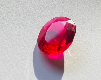 Rubis étoilé Synthétique (type Verneuil) - 10x12mm - 7 Carats - Neuf Sans Emballage