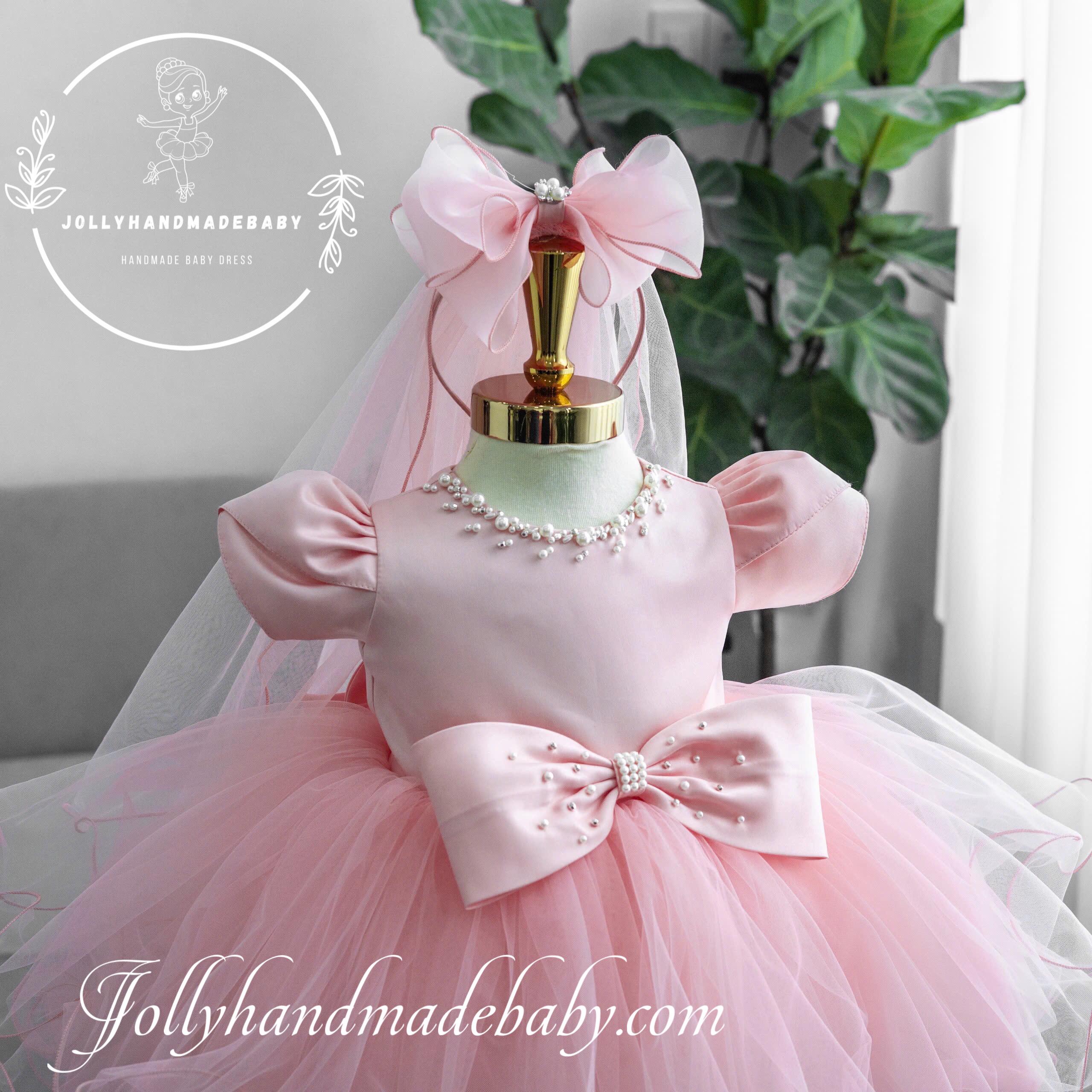 handmade baby birthday dresses When I tell you I am completely and utterly obsessed with this first birthday cake smash. The dreamy details