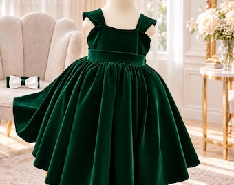 Emerald Green Velvet Girls’ Christmas Dress with Full Skirt