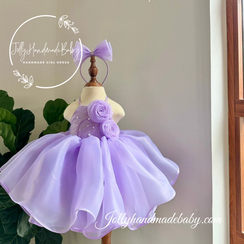 ROBE BÉBÉ LAVANDE Robe duveteuse fleurie avec nœud pour fille Robes pour bébé fille Tenue d'anniversaire fille Cadeau nouveau-né Robe d'anniversaire Lilac