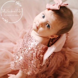 Baby Nieuwjaar Tutu met parels op de nek stoffige roze jurk baby zomerjurk met aangepaste kleuren satijnen trouwjurk afbeelding 1