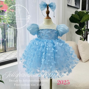 Handgemaakte jurk voor 2e verjaardag: babyjurk appliqué vlinderdas