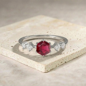 Ruby Minimalist Ring, Geometric Silver Ring, Trendy Best Friend Gift, July Birthstone Jewelry, Elegant Stackable Ring, Gift for Women