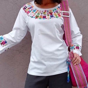 Zuleta Embroidered Blouse. Made in Ecuador 100% cotton