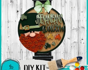 St Patrick Gnome Round Hanger - DIY Wood Blanks for Painting and Crafting
