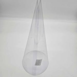 Puede incluir: Un envase de plástico transparente en forma de cono. El recipiente está abierto en la parte superior y tiene una base redondeada. Una pequeña etiqueta está adherida a la base. El embalaje está diseñado para contener y exhibir artículos.