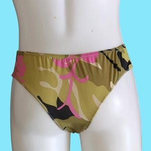 Pole Fitness Dance Shorts - Glänsande Metallic Booty Cut Stretchbyxor i Hot Pink - PROV Handgjorda i Storbritannien