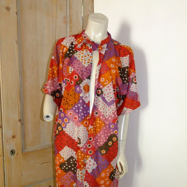 True Vintage Nylon Overall Housecoat Sissy Maid 60s 70s Psychadelic Floral L VTG. Roleplay Kitchenwear, Larger size.  Retro Kitchenalia.