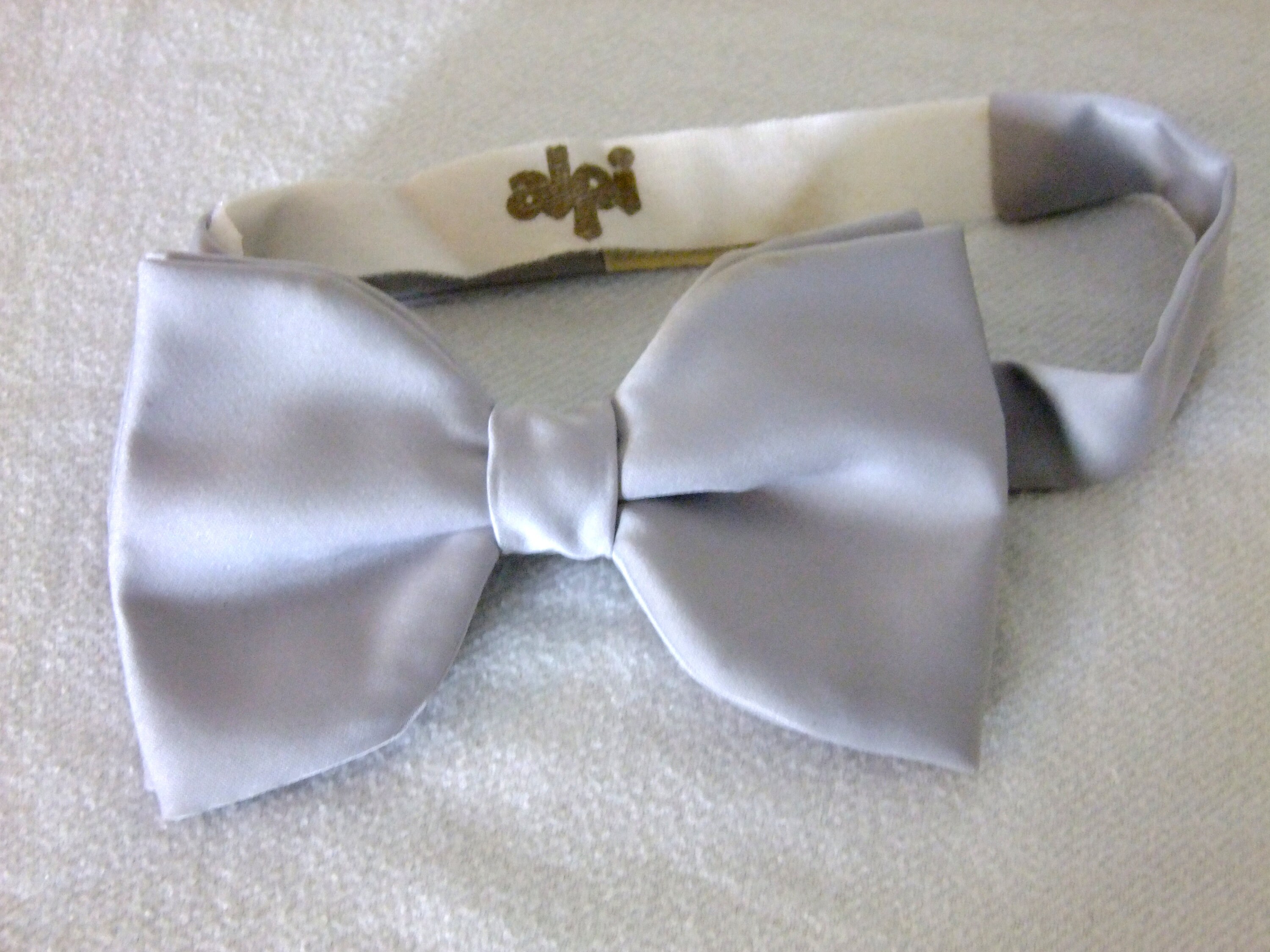 70s bow tie