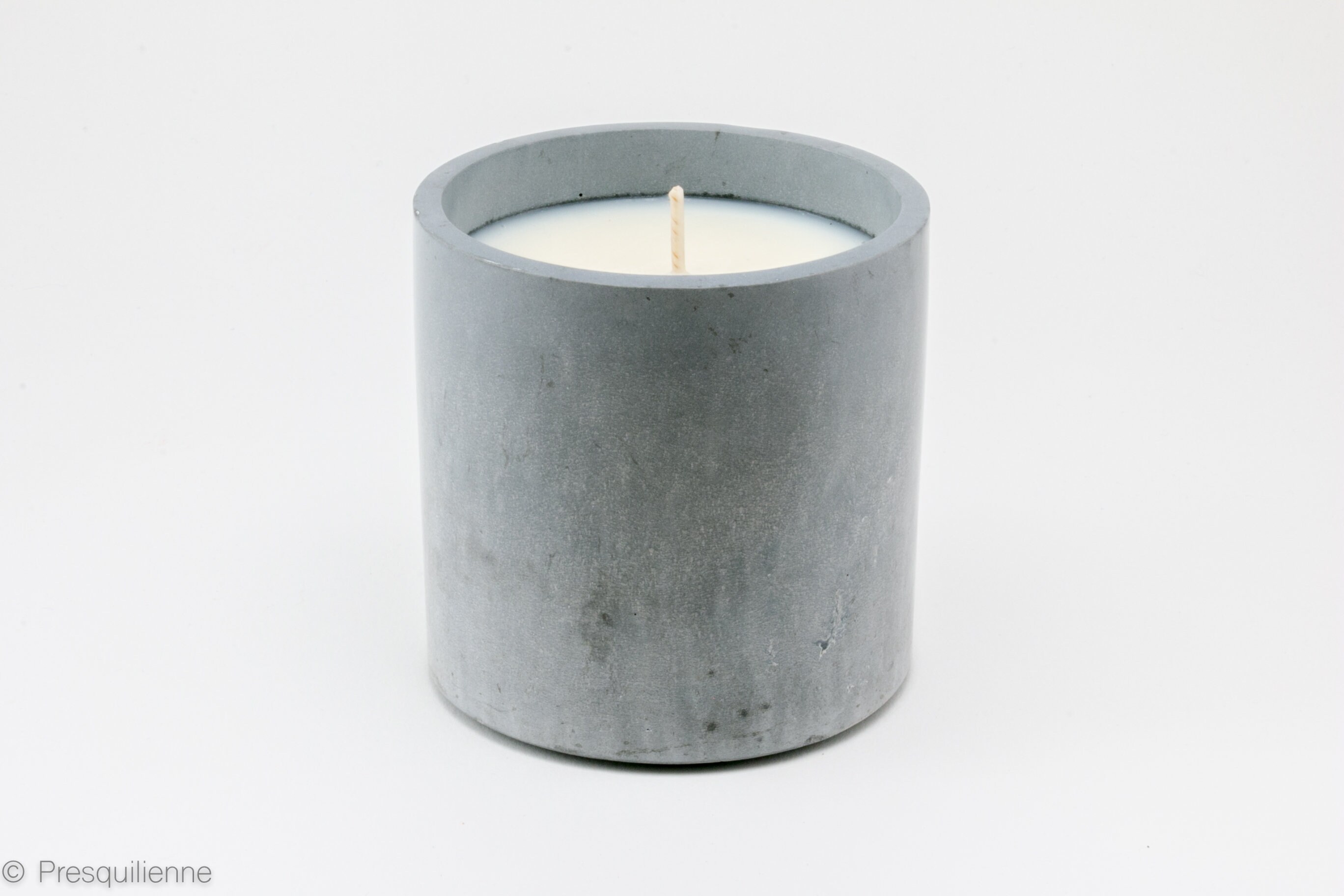 Bougie Parfumée en Béton Coloré