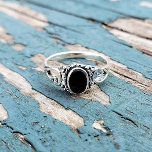 Sizes 5 to 10, 925 Sterling Silver Ring with Natural Black Agate Gemstone / Silver Dainty Black Agate Ring / Healing Crystal Rings for Her
