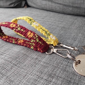 Patrón de colgante de margaritas para teléfono, patrón de llavero, pulsera de ganchillo, correa para teléfono, accesorios de ganchillo para teléfono, regalo para ella, regalo para una amiga