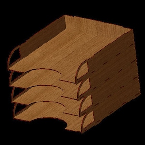 Könnte beinhalten: Ein hölzerner Schreibtisch-Organizer mit vier Ebenen. Der Organizer ist aus Naturholz gefertigt und hat eine hellbraune Farbe.