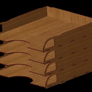 Puede incluir: Un organizador de escritorio de madera con cuatro niveles. El organizador está hecho de madera marrón claro y tiene un diseño simple y moderno.